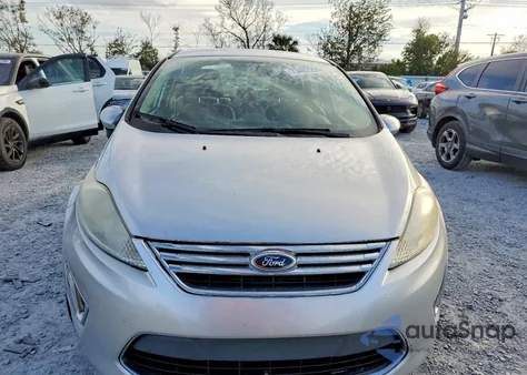 2013 Ford Fiesta Titanium z USA, uszkodzony, nr VIN 3FADP4CJ5DM173353